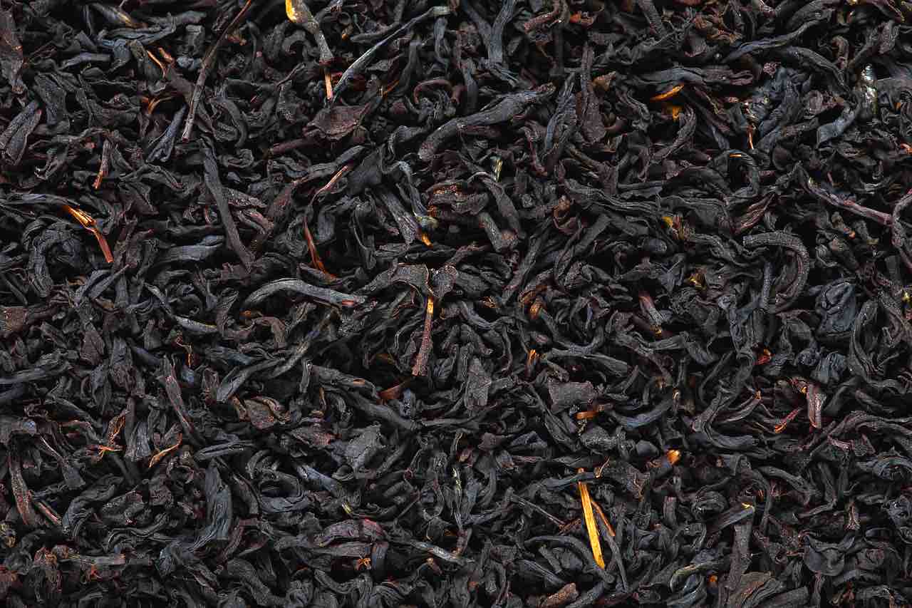 Black Tea Side Effects To Watch Out For (Especially For Vatas & Pittas)